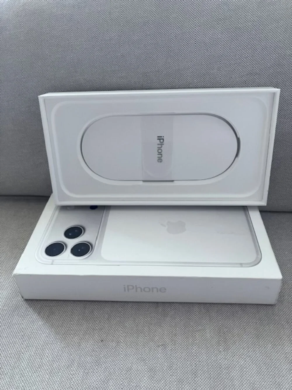 Apple iPhone 17 Pro Max - White Box - EUC